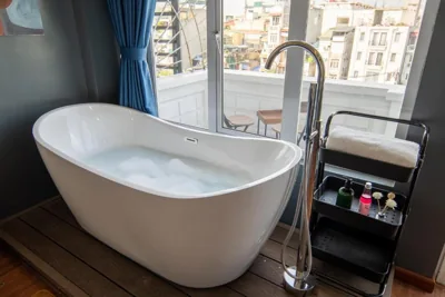 Holly's Elegance Retreat with bathtub in Old Quarter – Fotos 7